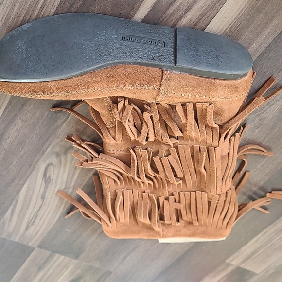 EUC Minnetonka fringe boots - Picture 3 of 16